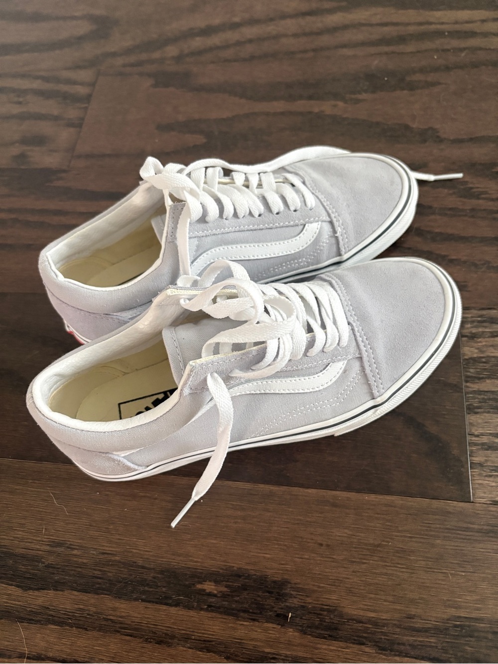 Classic Low-Top Lace-Up Vans Sneakers in Light Gray and White - Picture 3 of 3